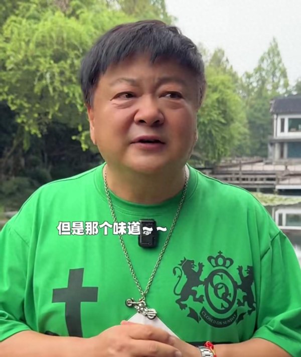 股市配资在线登录 洪剑涛现身杭州，吃300元一条水煮的西湖醋鱼，不停点头直夸好吃